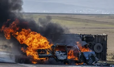 Kars’ta Otomobil Yangını: Sürücü Vatandaşlar Tarafından Kurtarıldı