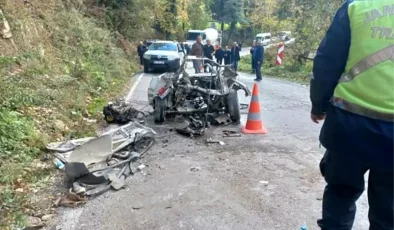 Sinop’ta Kaza: Fiat Tofaş Kağıt Gibi Dağıldı, 3 Yaralı