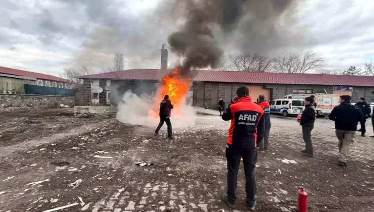 Kars’ta Polisler için Afet Farkındalık Eğitimi ve Yangın Tatbikatı